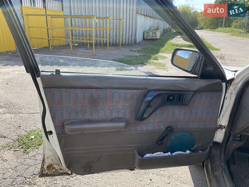 Седан Mazda 323 1992 в Олександрії