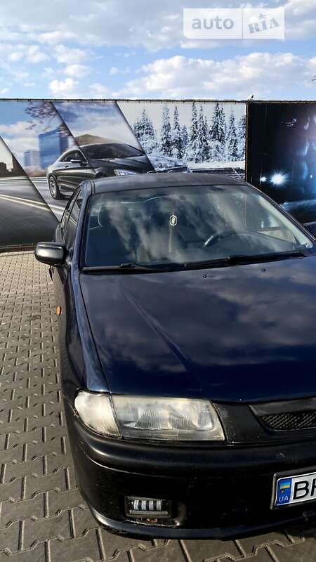 Седан Mazda 323 1997 в Одессе