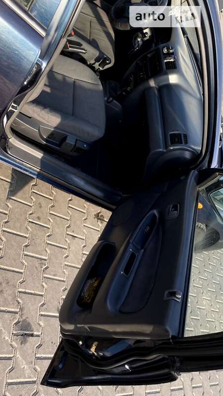 Седан Mazda 323 1997 в Одессе