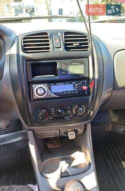 Седан Mazda 323 2001 в Николаеве