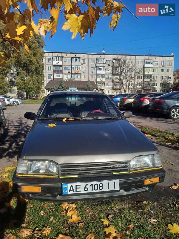 Седан Mazda 323 1986 в Першотравенске