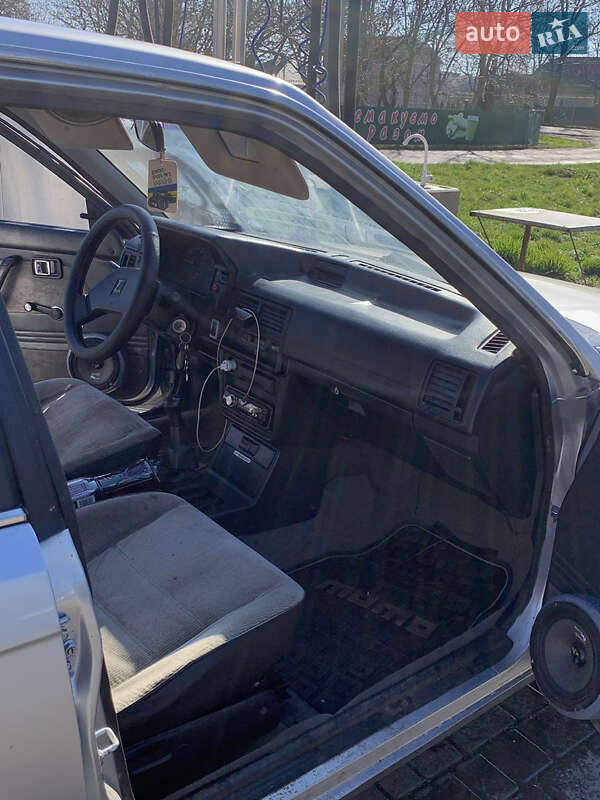 Седан Mazda 323 1987 в Краматорске
