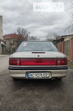 Седан Mazda 323 1994 в Луцке