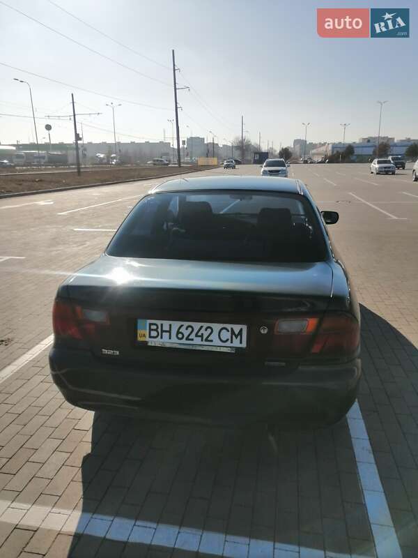 Седан Mazda 323 1996 в Одесі
