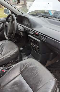 Седан Mazda 323 1995 в Рівному