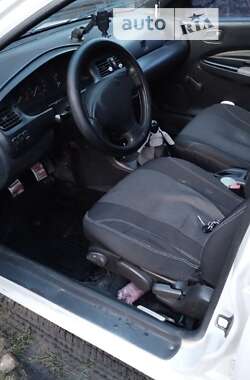 Седан Mazda 323 1996 в Кодыме
