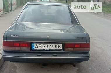 Седан Mazda 323 1988 в Виннице
