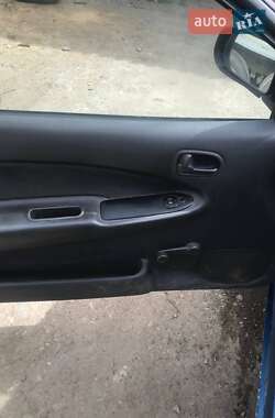 Хэтчбек Mazda 323 1997 в Черновцах