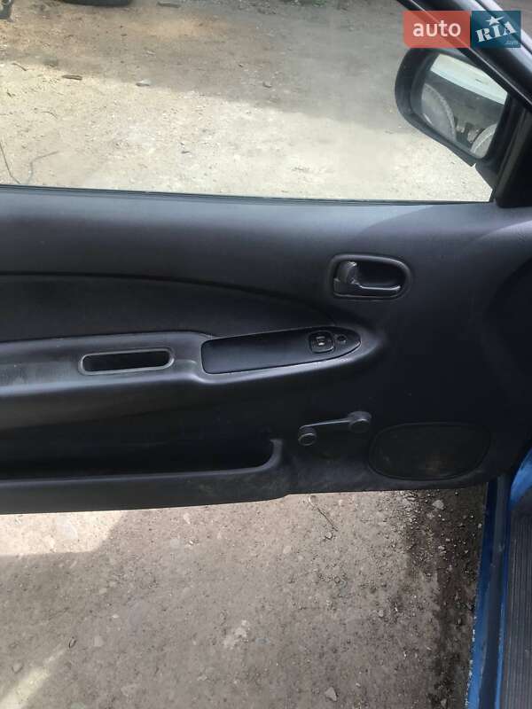 Хэтчбек Mazda 323 1997 в Черновцах