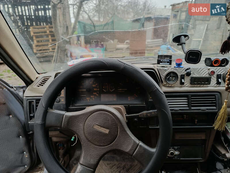 Седан Mazda 323 1987 в Павлограді