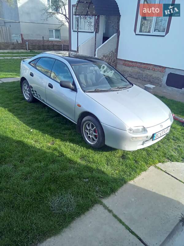 Седан Mazda 323 1996 в Львові