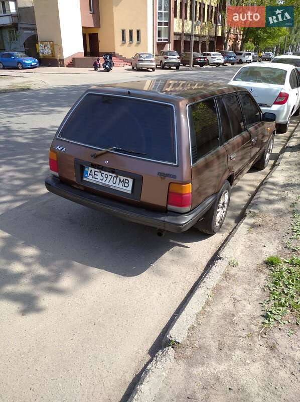 Универсал Mazda 323 1987 в Днепре