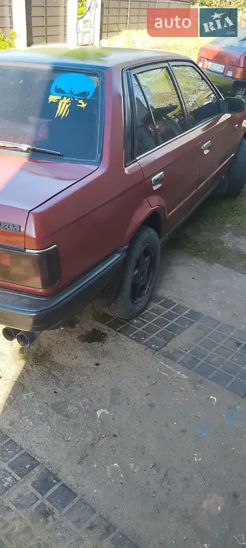 Седан Mazda 323 1987 в 