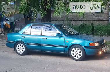 Седан Mazda 323 1992 в Киеве