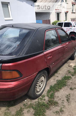 Седан Mazda 323 1993 в Чернигове