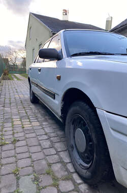 Седан Mazda 323 1994 в Львові