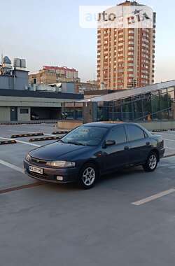 Седан Mazda 323 1998 в Киеве