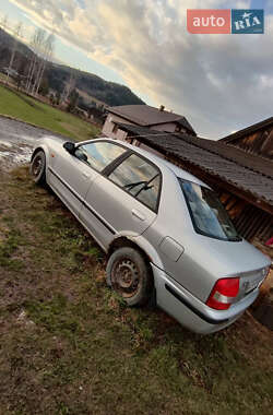 Седан Mazda 323 2000 в 