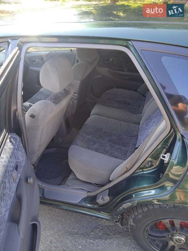 Хэтчбек Mazda 323 1998 в Сваляве