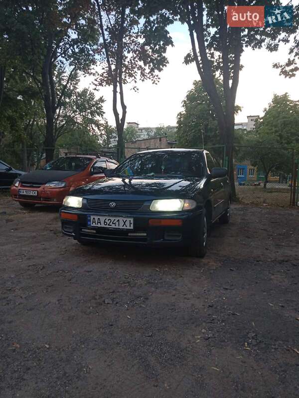 Седан Mazda 323 1996 в Киеве
