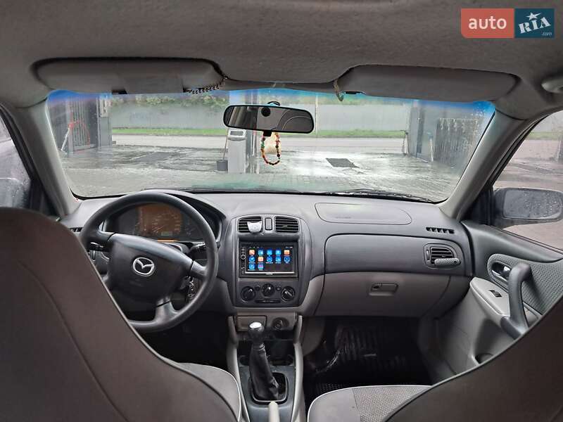 Хэтчбек Mazda 323 2001 в Каменец-Подольском