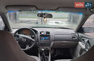 Хэтчбек Mazda 323 2001 в 