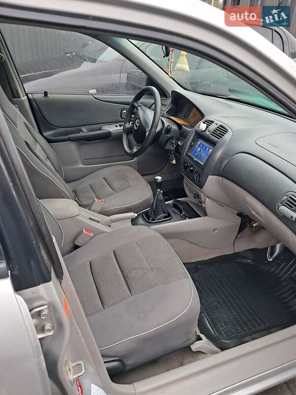 Хэтчбек Mazda 323 2001 в Каменец-Подольском