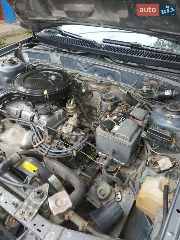 Хэтчбек Mazda 323 1988 в Каменец-Подольском