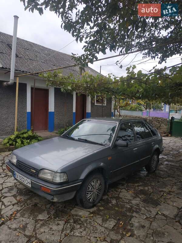 Хэтчбек Mazda 323 1988 в Каменец-Подольском