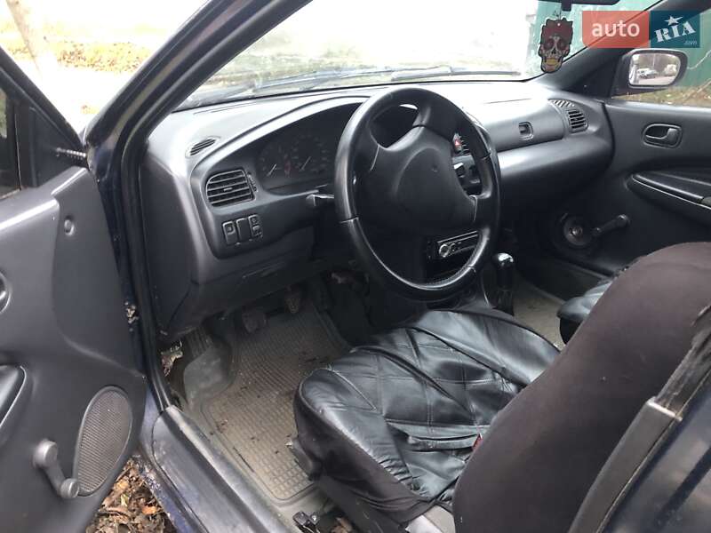 Седан Mazda 323 1996 в 