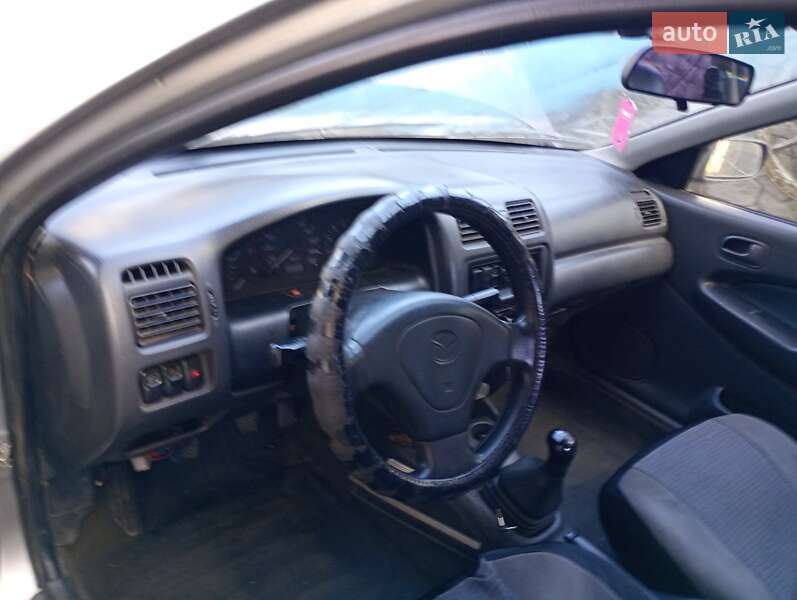 Седан Mazda 323 1998 в Ивано-Франковске