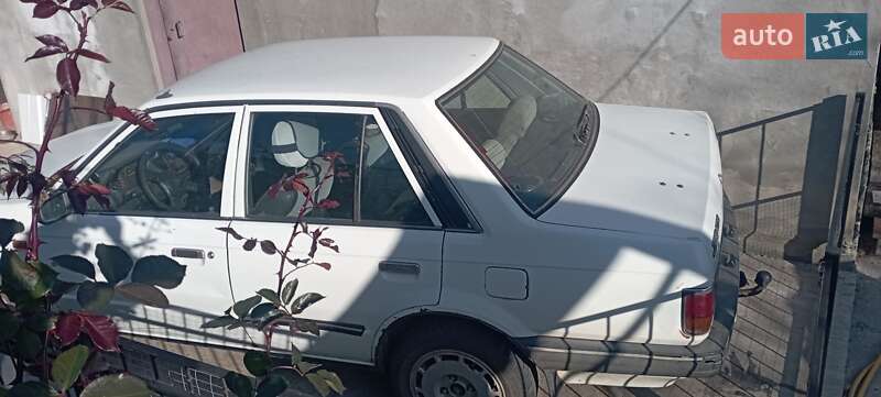 Седан Mazda 323 1987 в Одесі