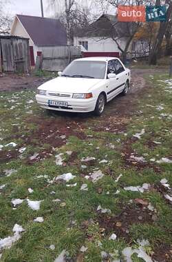 Седан Mazda 323 1990 в Богуславе