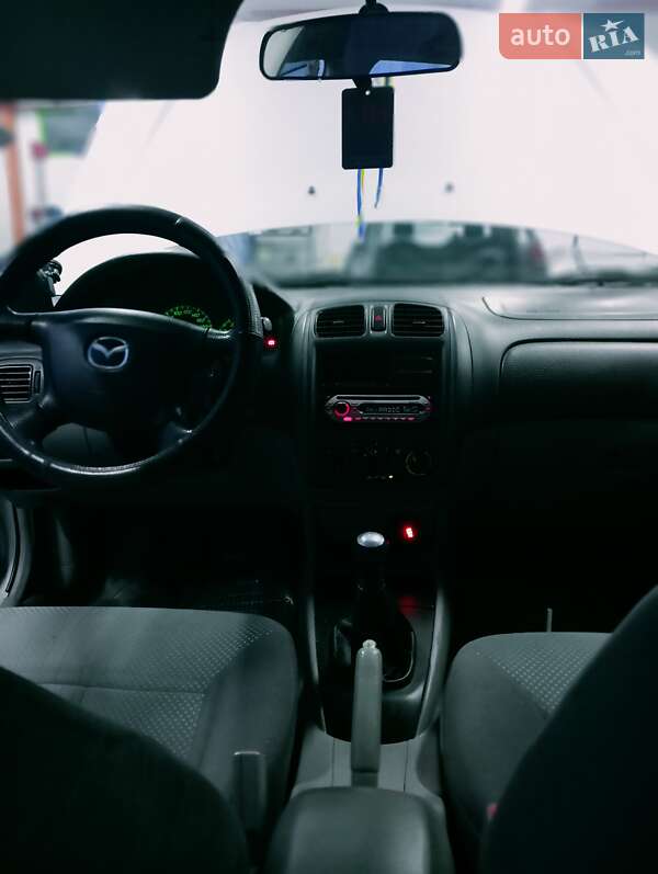 Хэтчбек Mazda 323 2001 в Киеве