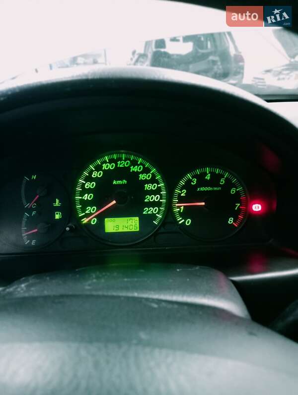 Хэтчбек Mazda 323 2001 в Киеве