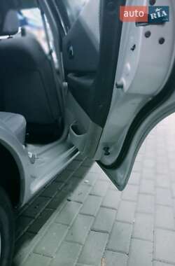 Хэтчбек Mazda 323 2001 в 