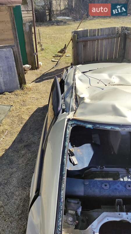 Седан Mazda 323 1999 в Сосницях