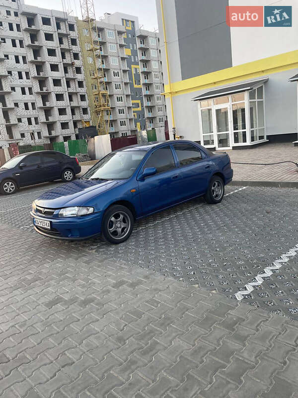 Седан Mazda 323 1998 в Полтаве