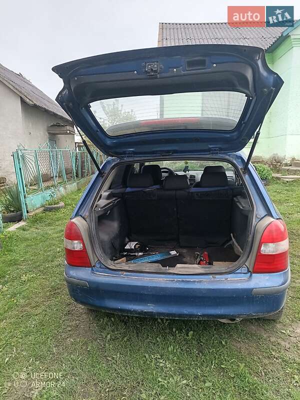 Хэтчбек Mazda 323 2000 в Рудки