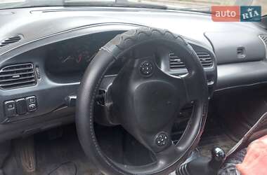 Седан Mazda 323 1997 в 