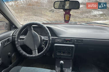 Седан Mazda 323 1992 в Подольске