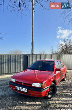 Седан Mazda 323 1992 в Вараше