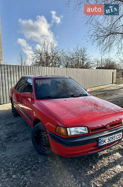 Седан Mazda 323 1992 в Вараше