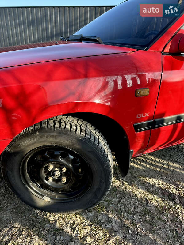 Седан Mazda 323 1992 в Вараші