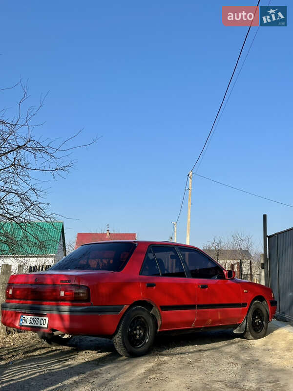 Седан Mazda 323 1992 в Вараші