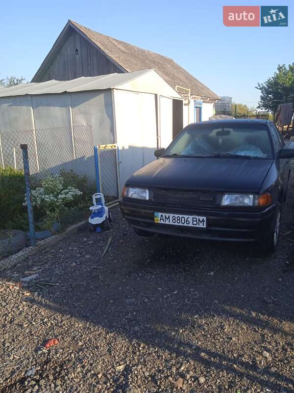 Седан Mazda 323 1990 в Білій Церкві