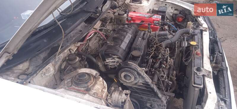 Седан Mazda 323 1992 в Львове