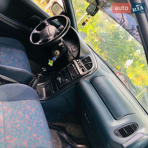 Хэтчбек Mazda 323 1994 в Новоселице