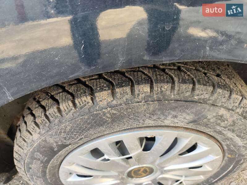 Седан Mazda 323 1996 в Запоріжжі