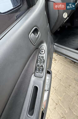 Седан Mazda 323 1997 в 